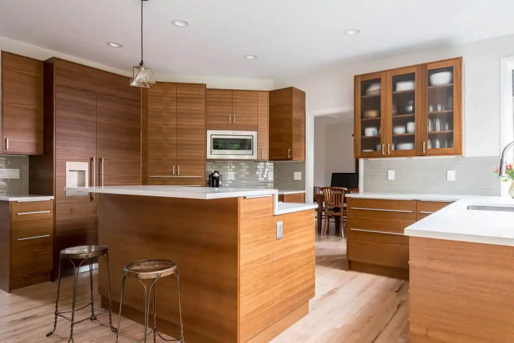 Sammamish kitchen glass tile backsplash