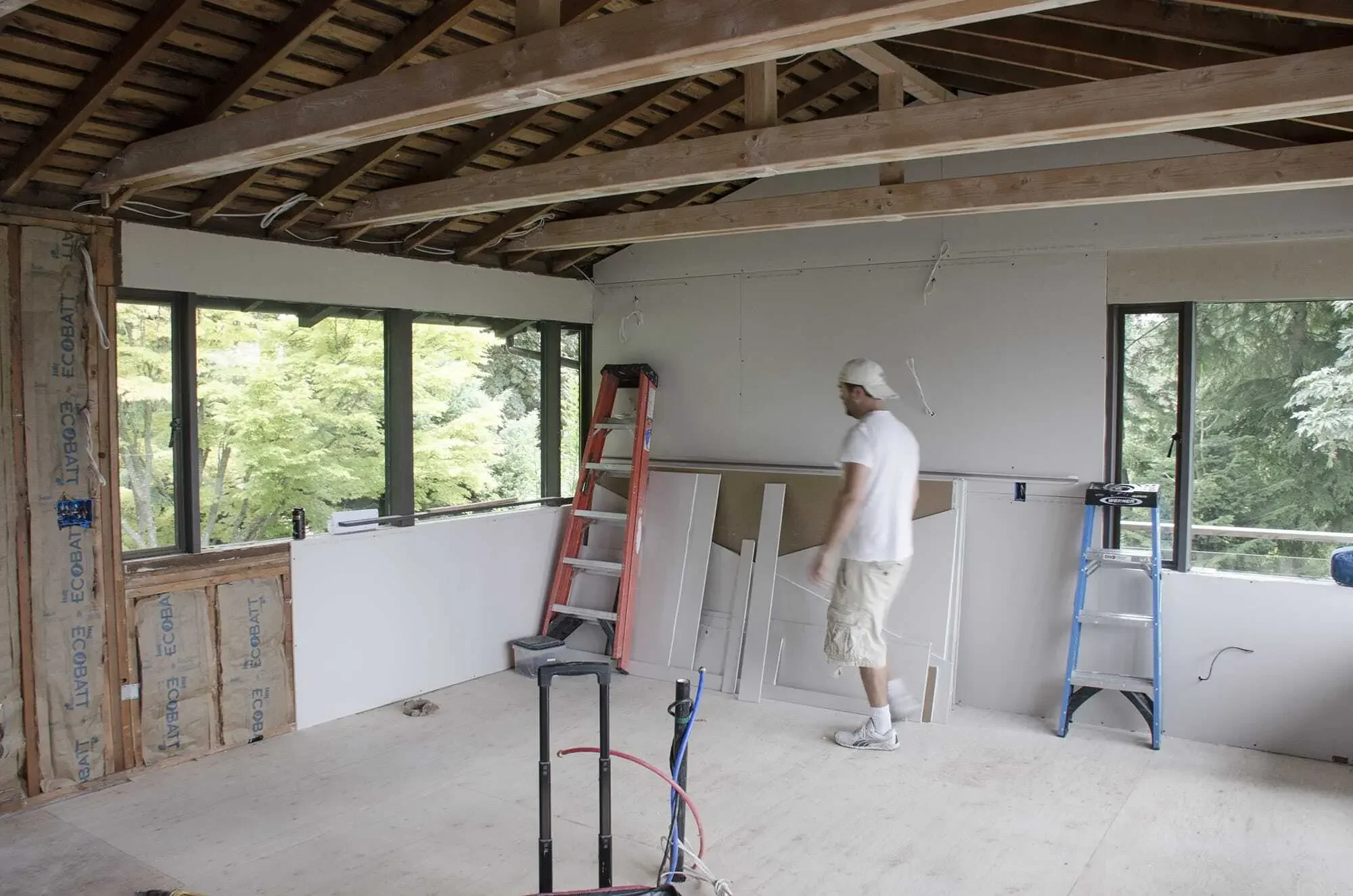 Drywall installation in the new kitchen begins
