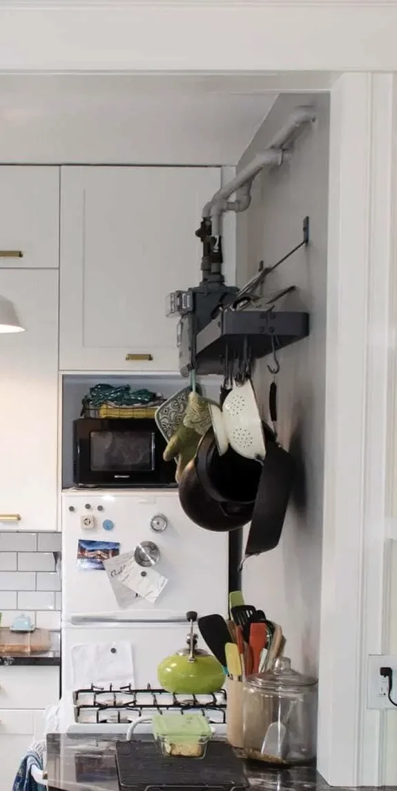 Gas meter above a gas range? Seems kinda sketchy, huh!?