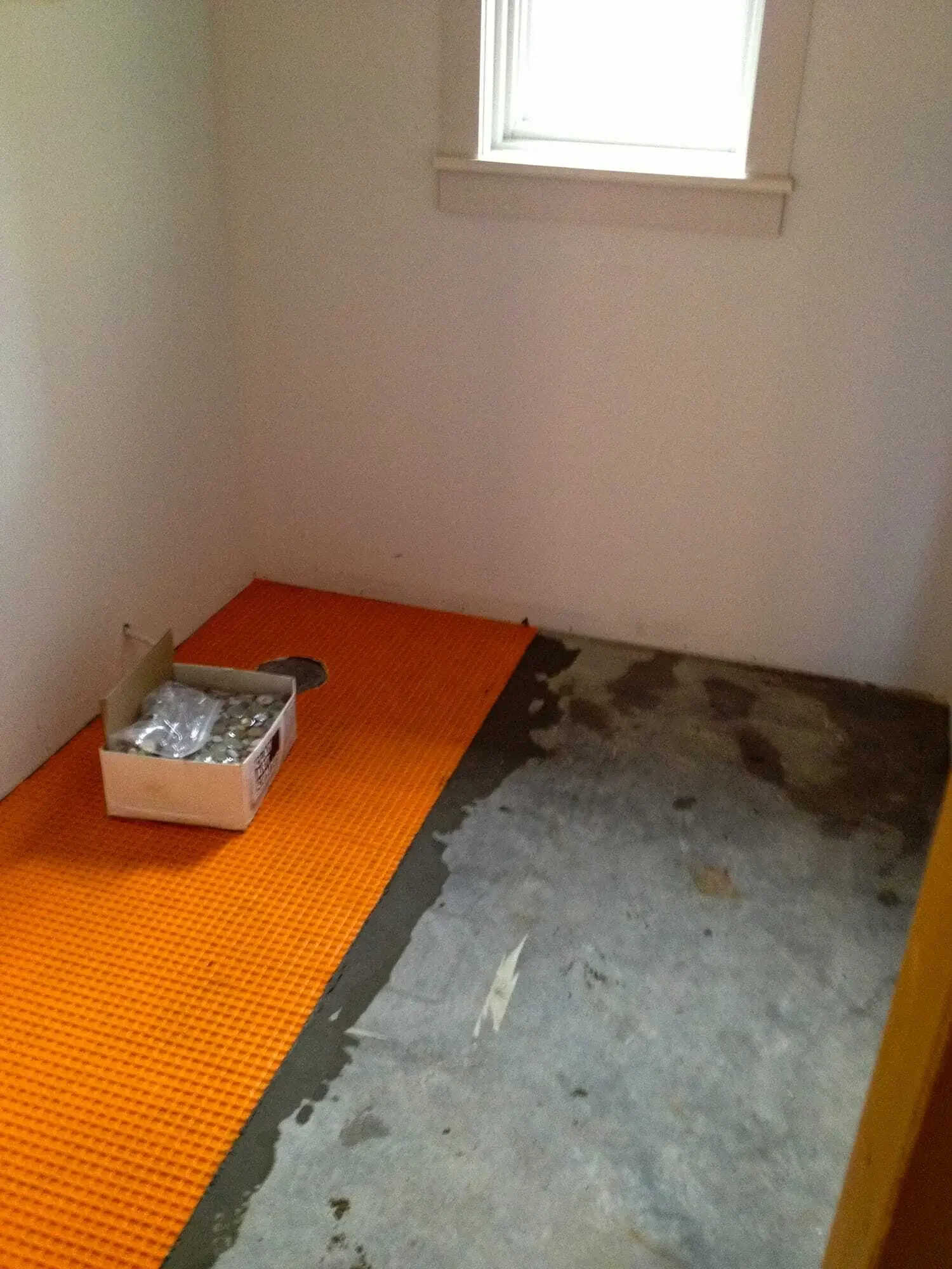 Anti-cracking membrane for tile installations